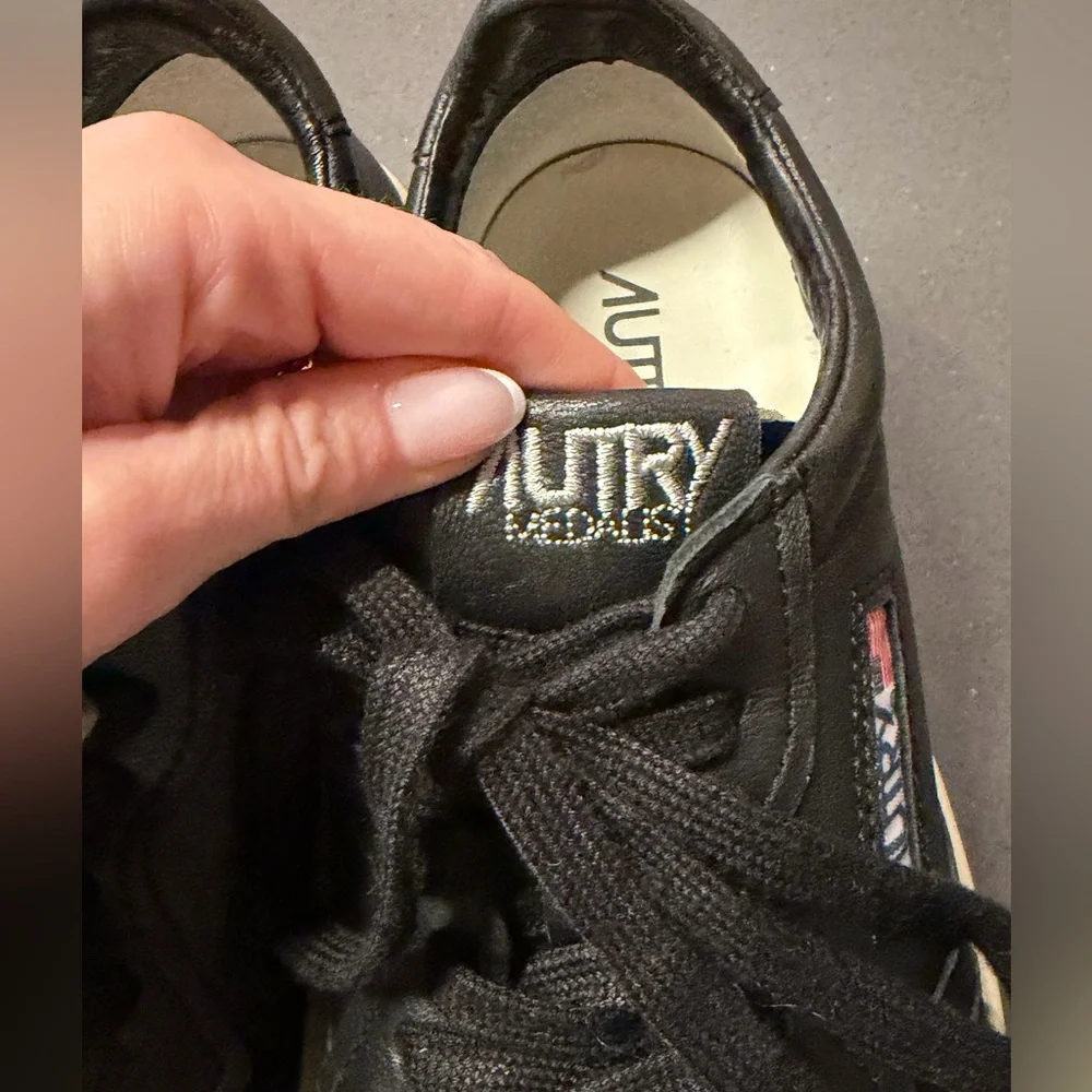 Autry Black Leather Medalist Low Sneakers in Super Soft Nappa Size 39 US 9 EUC